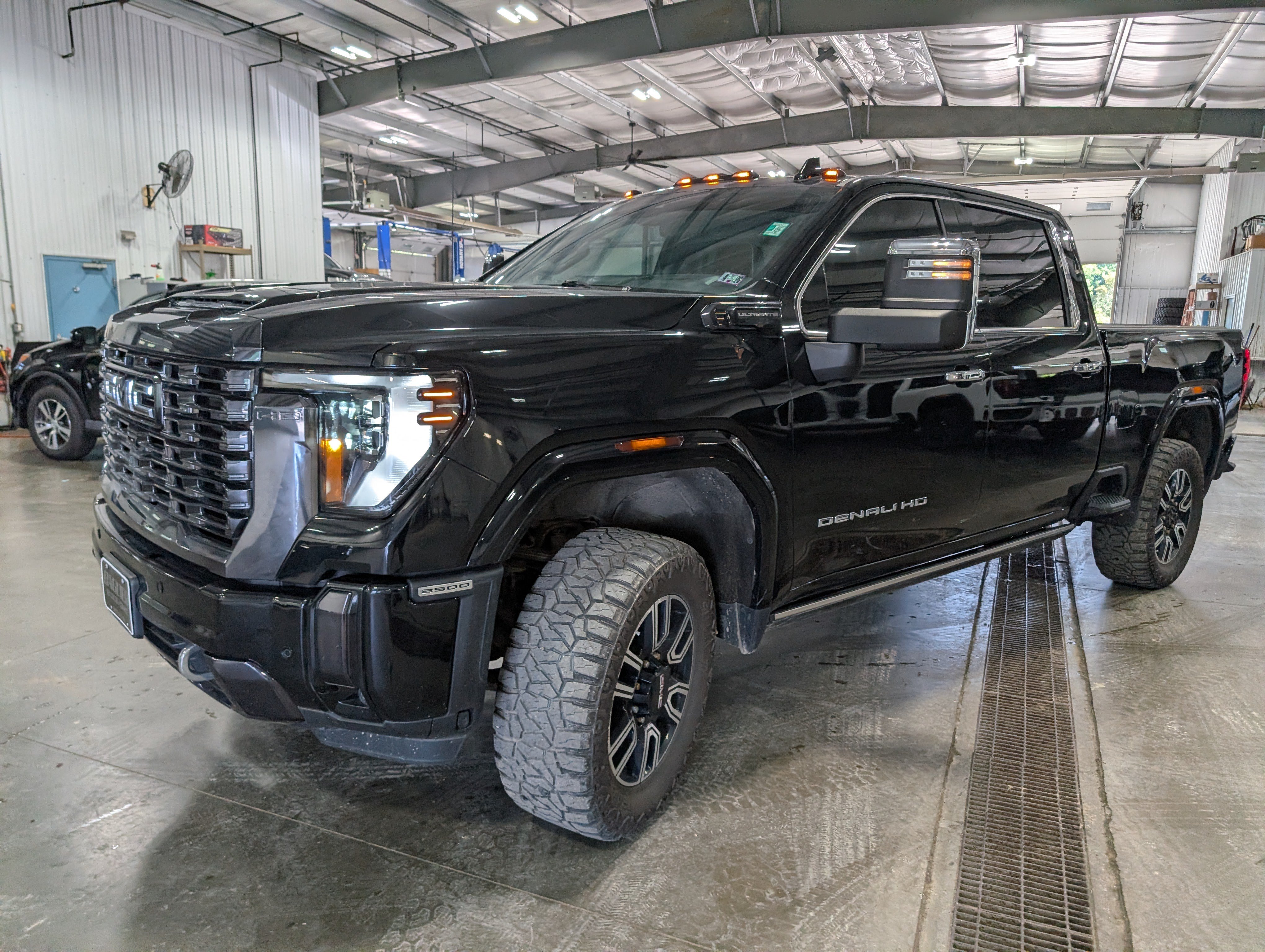 Used 2024 GMC Sierra 2500 Denali Ultimate AWD/4WD image 6