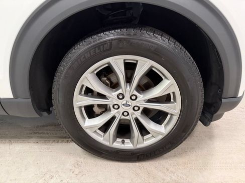 Certified 2024 Ford Explorer XLT w/ Equipment Group 202A AWD/4WD image 38