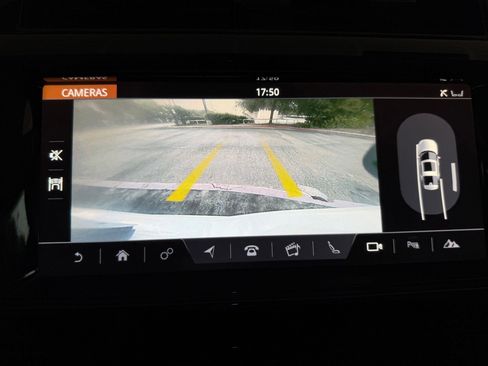 Used 2018 Land Rover Discovery HSE AWD/4WD image 31