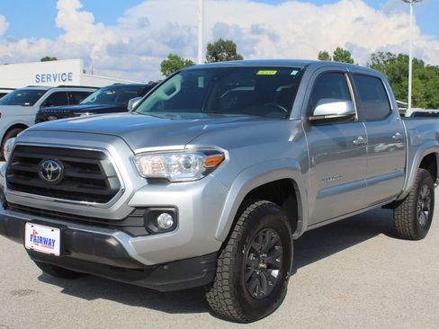 Used 2023 Toyota Tacoma SR5 w/ Technology Package AWD/4WD image 5