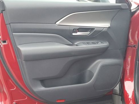 New 2026 Toyota Grand Highlander XLE image 9