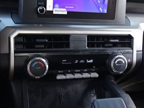 Certified 2025 Toyota Tacoma SR5 AWD/4WD image 32