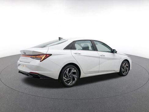 Used 2025 Hyundai Elantra SEL FWD image 9