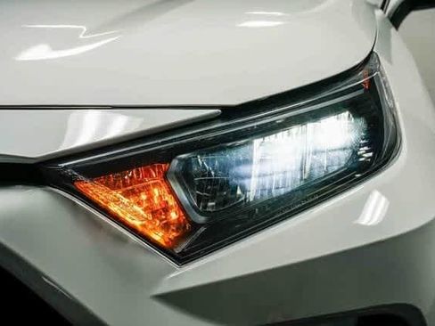 Used 2021 Toyota RAV4 LE w/ Carpet Mat Package (TMS) image 7