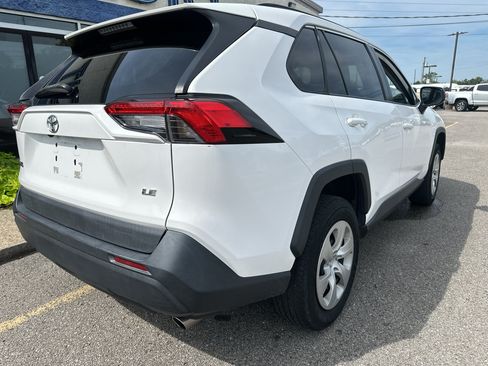 Used 2021 Toyota RAV4 LE FWD image 4