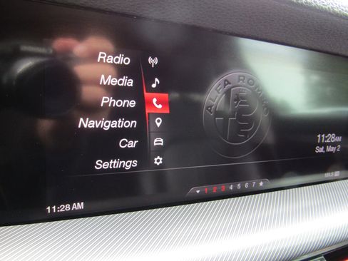 Used 2018 Alfa Romeo Stelvio Ti AWD/4WD image 29