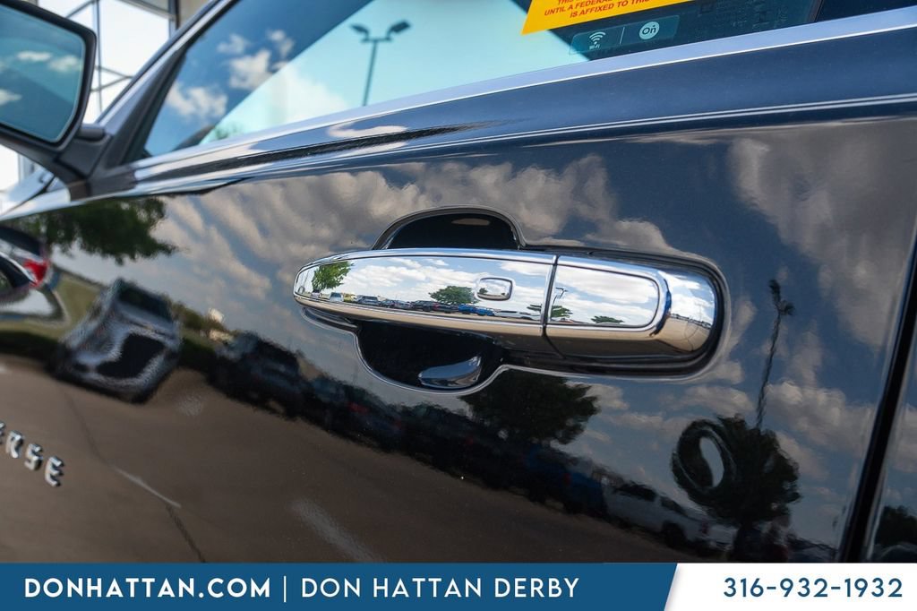 Used 2023 Chevrolet Traverse Premier FWD image 40