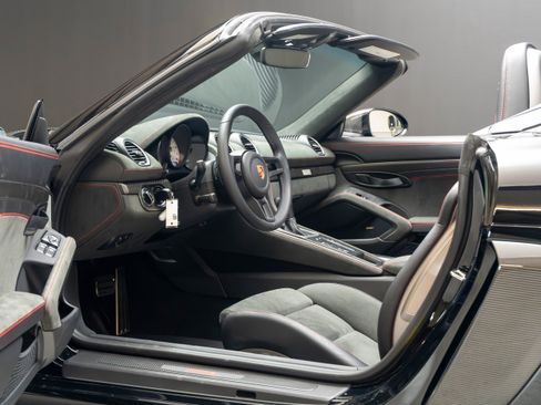 Certified 2025 Porsche 718 Boxster Spyder RS RWD image 4