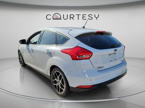 Used 2018 Ford Focus SEL FWD image 2