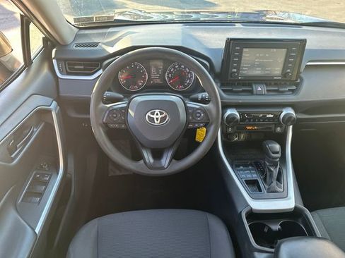 Used 2021 Toyota RAV4 LE image 14