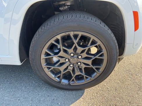 New 2025 Jeep Grand Cherokee Summit image 26