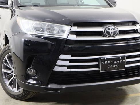 Used 2019 Toyota Highlander XLE AWD/4WD image 44