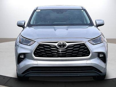 Used 2023 Toyota Highlander LE