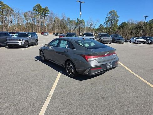 New 2026 Hyundai Elantra Limited FWD image 16