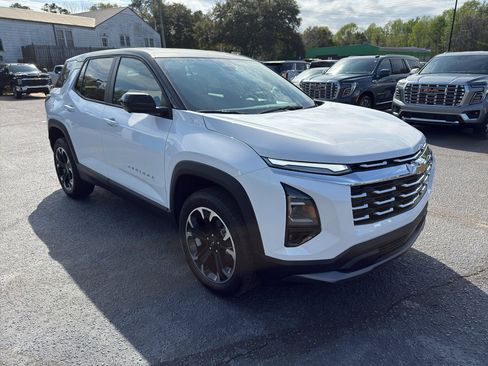 New 2026 Chevrolet Equinox LT w/ Convenience Package II AWD/4WD image 7