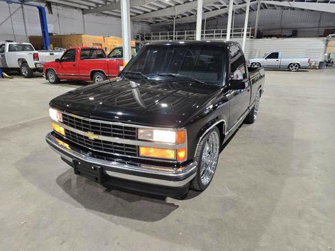 Used 1990 Chevrolet Silverado 1500 2WD Regular Cab image 3
