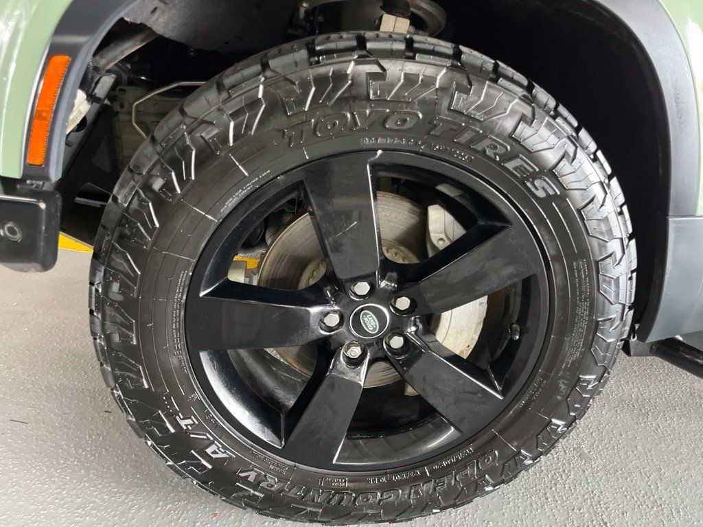 Used 2023 Land Rover Defender 110 75th Limited Edition AWD/4WD image 13