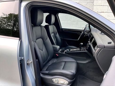 Certified 2026 Porsche Macan AWD/4WD image 12