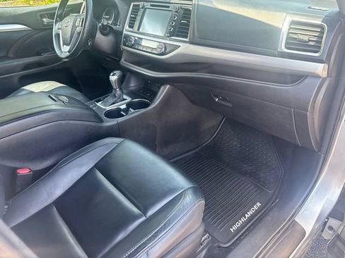 Used 2016 Toyota Highlander XLE AWD/4WD image 21