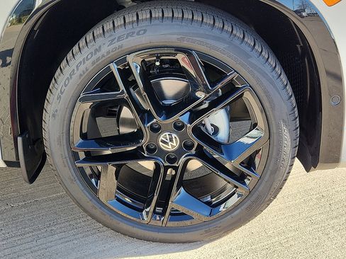 New 2026 Volkswagen Tiguan SE R-Line image 8