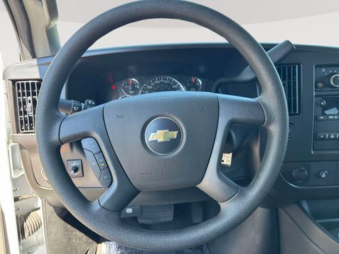 Used 2025 Chevrolet Express 3500 LT w/ LT Preferred Equipment Group RWD image 10