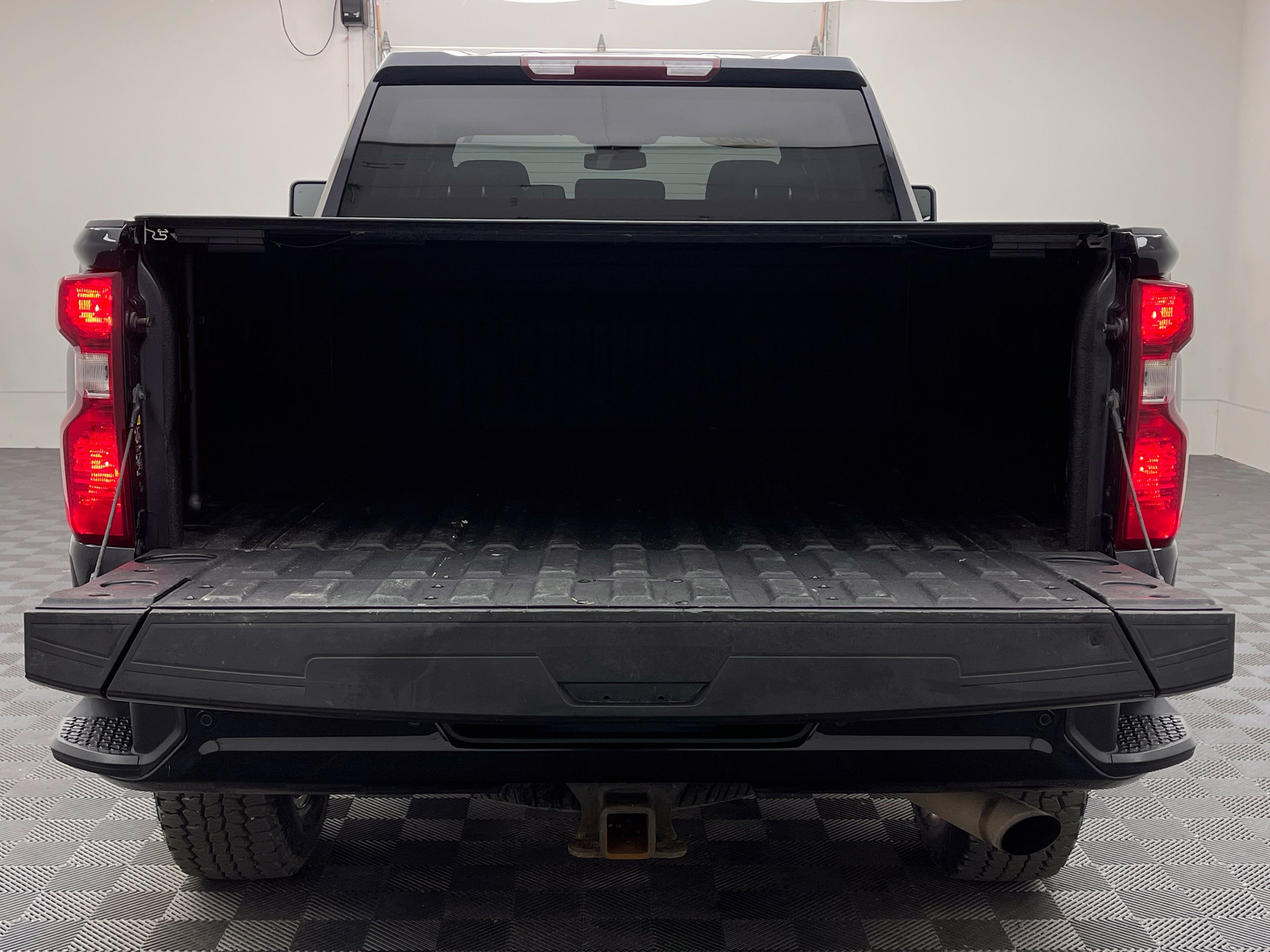 Used 2024 Chevrolet Silverado 2500 Custom w/ Custom Value Package AWD/4WD image 9