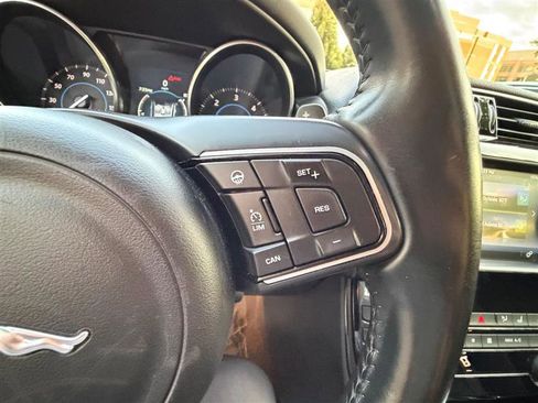 Used 2017 Jaguar XE Premium AWD/4WD image 40