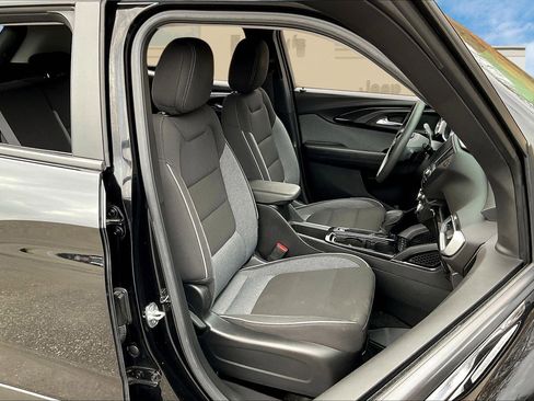 Used 2022 Chevrolet TrailBlazer LT w/ Confidence II Package image 7