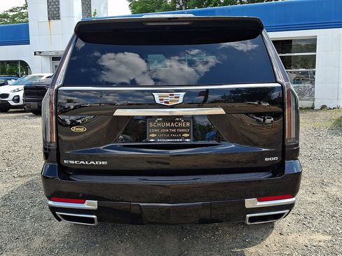 Used 2026 Cadillac Escalade ESV Luxury w/ LPO, Floor Liner Package AWD/4WD image 7