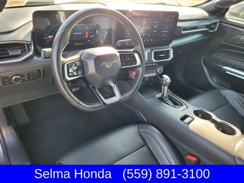 Used 2025 Ford Mustang Premium image 7