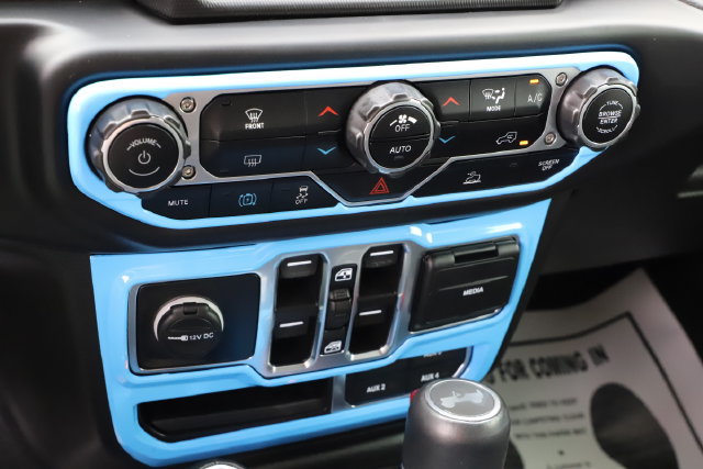 Used 2022 Jeep Wrangler Unlimited Sahara AWD/4WD image 30