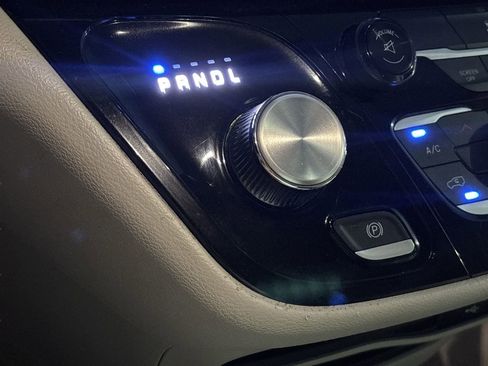 Used 2017 Chrysler Pacifica Touring Plus image 19