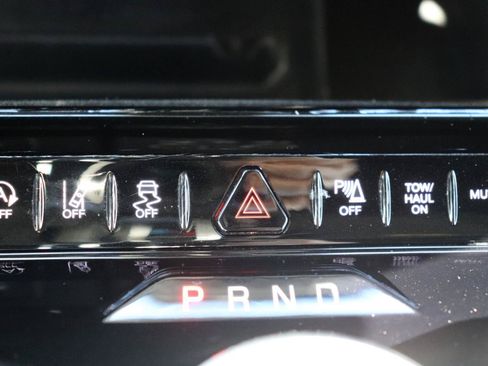 Used 2024 Jeep Wagoneer Series III AWD/4WD image 46