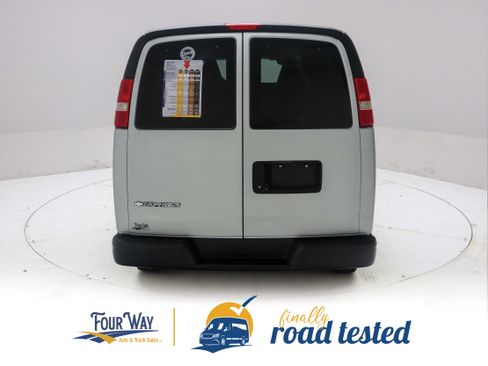 Used 2018 Chevrolet Express 3500 LS RWD image 5