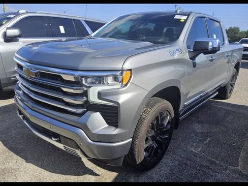 Used 2025 Chevrolet Silverado 1500 High Country AWD/4WD image 3