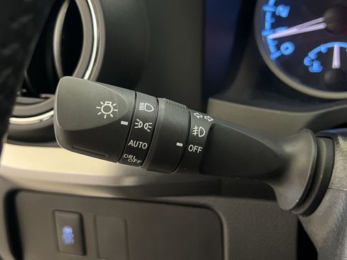 Used 2022 Toyota Tacoma SR5 AWD/4WD image 37