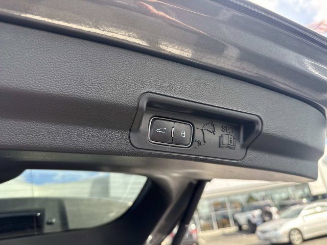 Used 2024 Ford Explorer XLT w/ Equipment Group 202A RWD image 8