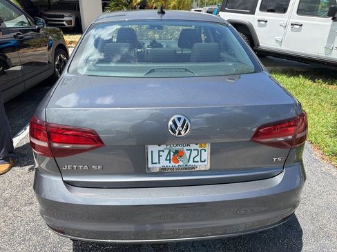 Used 2016 Volkswagen Jetta SE FWD image 8