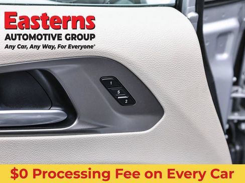 Used 2024 Chrysler Pacifica Touring-L FWD image 21