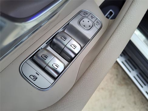 Certified 2025 Mercedes-Benz GLS 450 4MATIC image 17