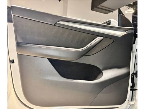 Used 2022 Tesla Model Y Performance image 19