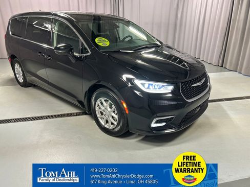Used 2024 Chrysler Pacifica Touring-L image 1