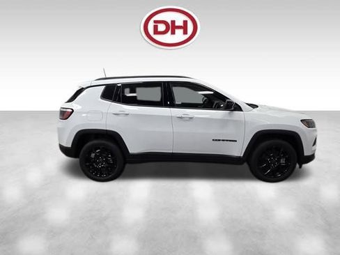 New 2026 Jeep Compass Latitude image 2