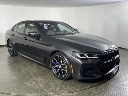 Certified 2022 BMW M550i xDrive w/ Dynamic Handling Package image 3