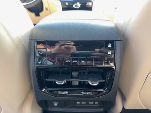 New 2026 Jeep Grand Cherokee L Limited w/ Limited Altitude Package AWD/4WD image 23