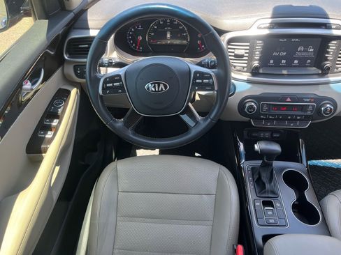 Used 2019 Kia Sorento EX FWD image 13