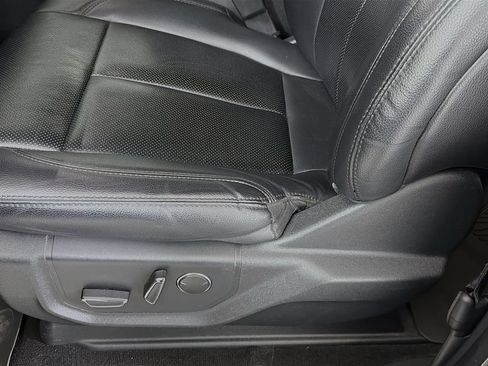 Used 2019 Ford Expedition XLT w/ Equipment Group 202A AWD/4WD image 22