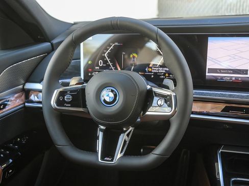 Used 2026 BMW 750e xDrive w/ Premium Package AWD/4WD image 12