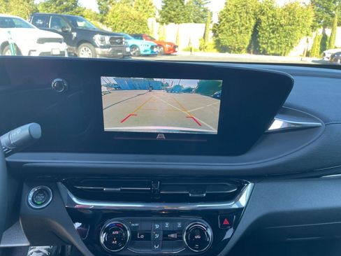 Used 2025 Buick Envista Sport Touring image 17