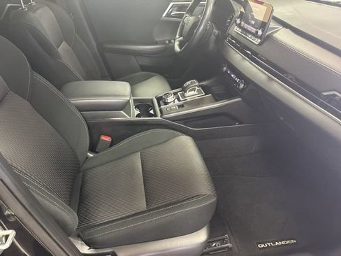 Used 2024 Mitsubishi Outlander ES FWD image 10